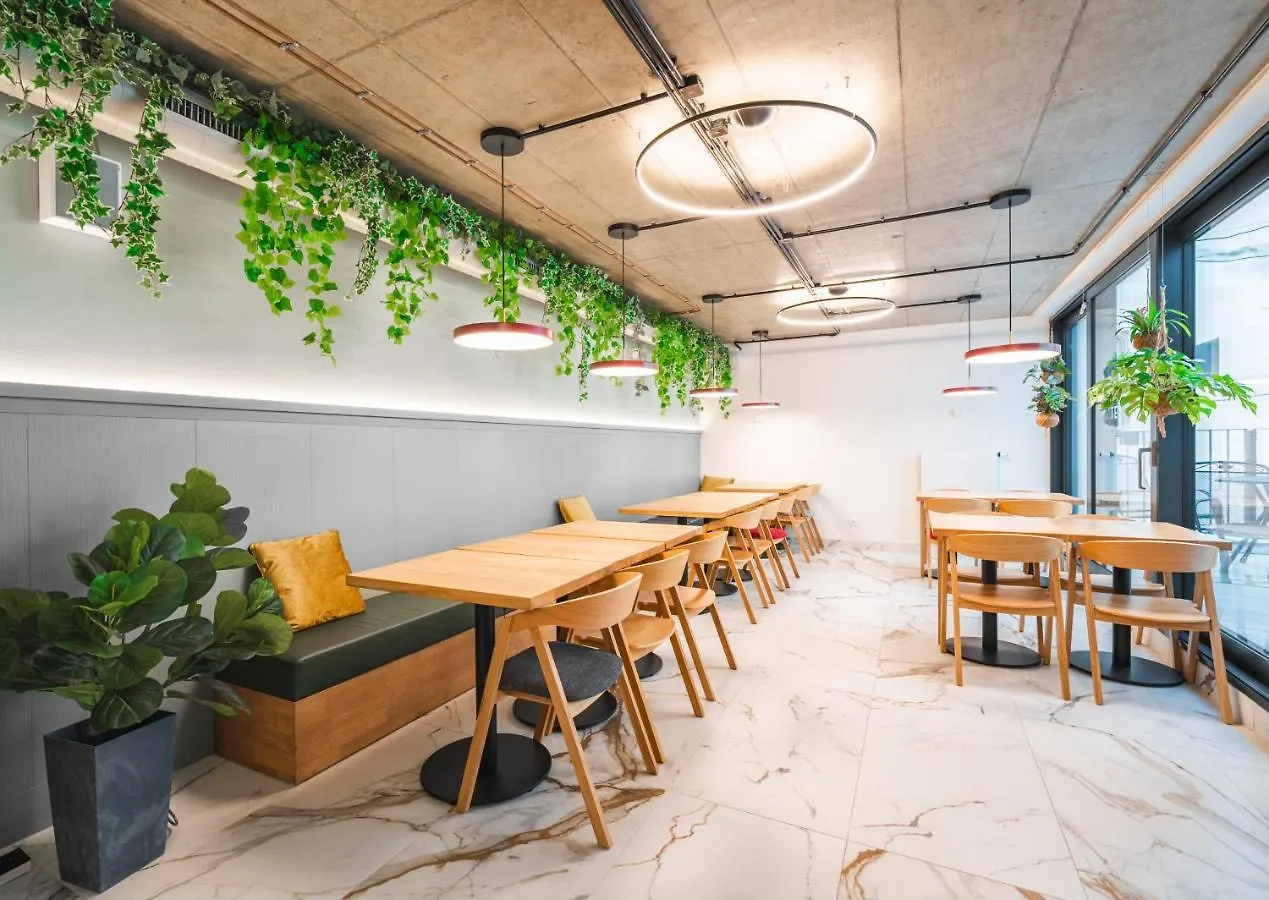 Luma Terra Prague Hostel צ'כיה