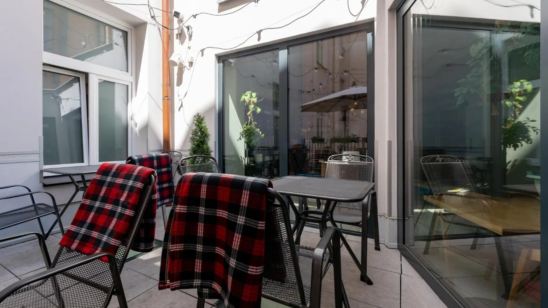 Luma Terra Prague Hostel צ'כיה
