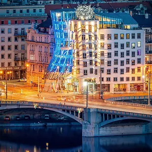 Hotel Dancing House - Tančící Dům, Praga