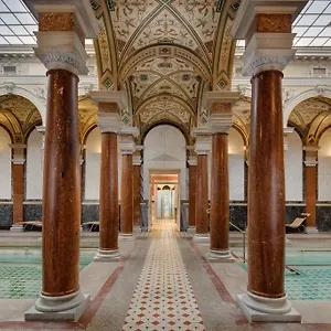 https://nove-lazne.marianskelaznehotels.net